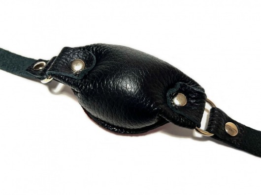 Красно-черный кожаный кляп на ремешках с пряжкой - БДСМ Арсенал - купить с доставкой в Ижевске